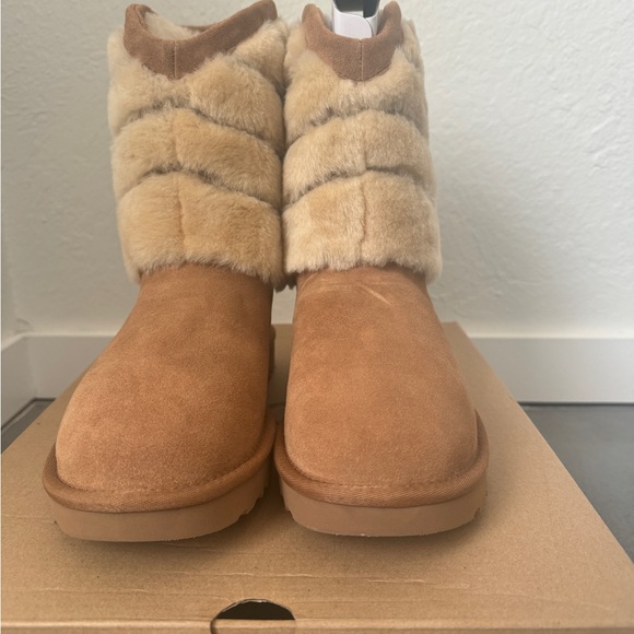 Brown size 9 Sherpa UGGs. Worn once. - Picture 3 of 3
